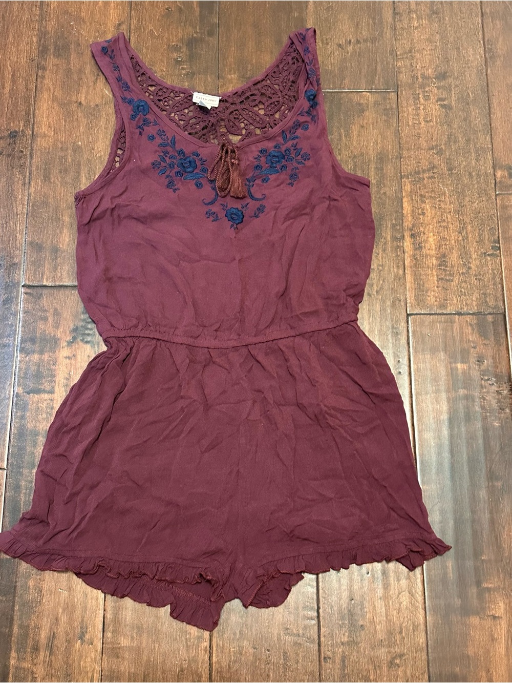 Burgundy Sleeveless Romper with Navy Embroidery Size S - Picture 1 of 4